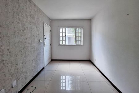 Casa de condomínio à venda com 115m², 3 quartos e 2 vagasSala