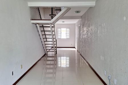 Sala de casa de condomínio à venda com 3 quartos, 115m² em Matapaca, Niterói