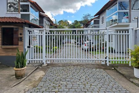Casa de condomínio à venda com 115m², 3 quartos e 2 vagasFachada