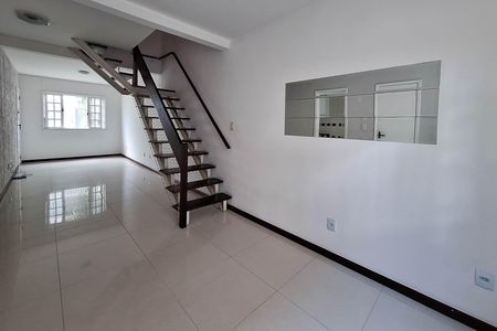 Casa de condomínio à venda com 115m², 3 quartos e 2 vagasSala