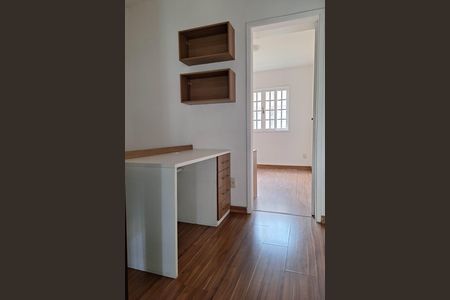 Casa de condomínio à venda com 115m², 3 quartos e 2 vagasCorredor