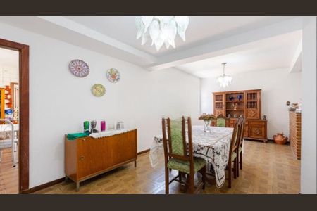 Casa à venda com 248m², 4 quartos e 2 vagas