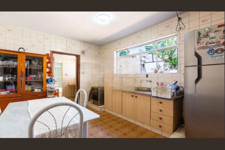 Casa à venda com 248m², 4 quartos e 2 vagas