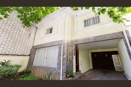 Casa à venda com 248m², 4 quartos e 2 vagas