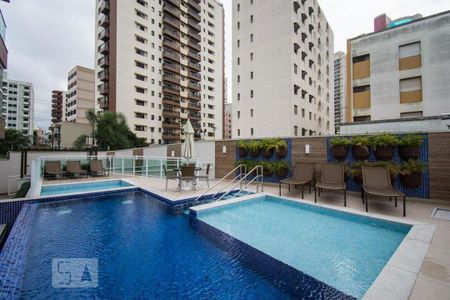 Apartamento à venda com 77m², 2 quartos e 2 vagas Apartamento à venda com 77m², 2 quartos e 2 vagasÁrea comum - Piscina