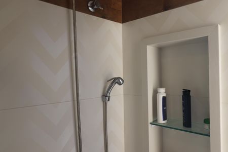 Apartamento à venda com 77m², 2 quartos e 2 vagasBanheiro Quarto 1 suíte
