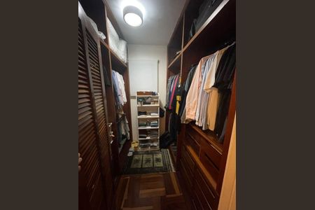 Apartamento à venda com 178m², 3 quartos e 3 vagasCloset