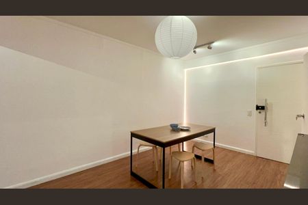 Apartamento à venda com 90m², 2 quartos e 1 vaga Apartamento à venda com 90m², 2 quartos e 1 vagaSala de Jantar