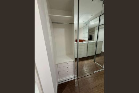 Apartamento à venda com 96m², 3 quartos e 3 vagas Apartamento à venda com 96m², 3 quartos e 3 vagasCloset