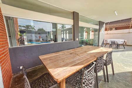 Casa para alugar com 2000m², 4 quartos e 6 vagas