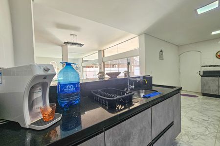 Casa para alugar com 2000m², 4 quartos e 6 vagas