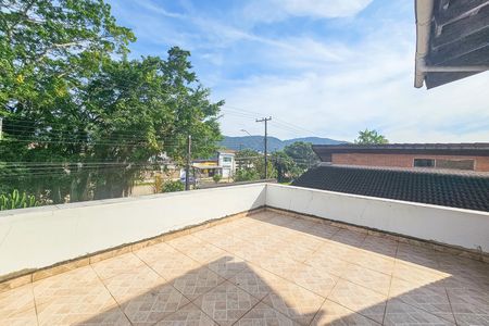 Casa para alugar com 2000m², 4 quartos e 6 vagas