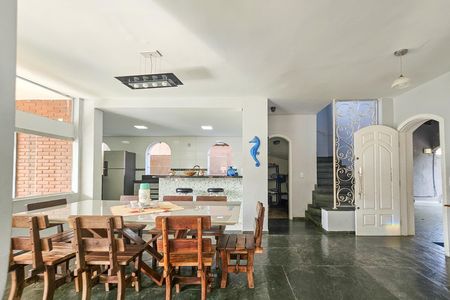 Casa para alugar com 2000m², 4 quartos e 6 vagas
