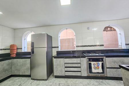 Casa para alugar com 2000m², 4 quartos e 6 vagas