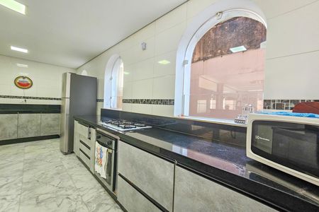 Casa para alugar com 2000m², 4 quartos e 6 vagas