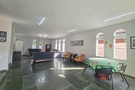 Casa para alugar com 2000m², 4 quartos e 6 vagas
