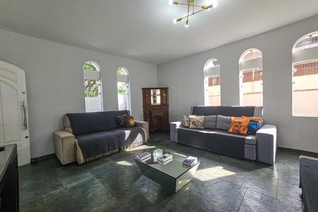 Casa para alugar com 2000m², 4 quartos e 6 vagas