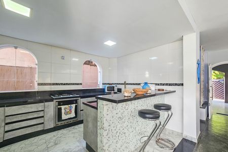 Casa para alugar com 2000m², 4 quartos e 6 vagas