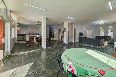 Casa para alugar com 2000m², 4 quartos e 6 vagas