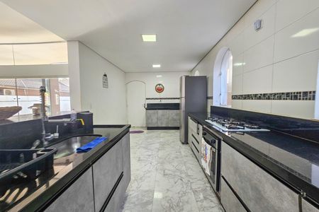 Casa para alugar com 2000m², 4 quartos e 6 vagas