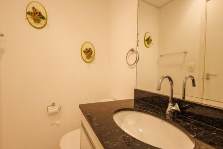 Apartamento para alugar com 65m², 2 quartos e 1 vaga Apartamento para alugar com 65m², 2 quartos e 1 vagaBanheiro Corredor