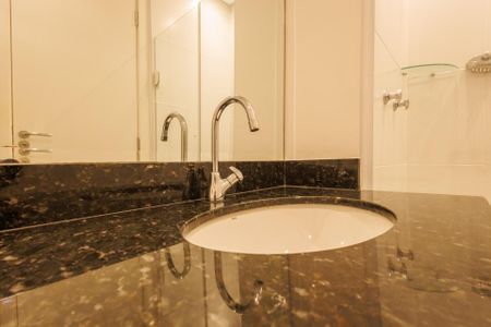 Apartamento para alugar com 65m², 2 quartos e 1 vaga Apartamento para alugar com 65m², 2 quartos e 1 vagaBanheiro Corredor