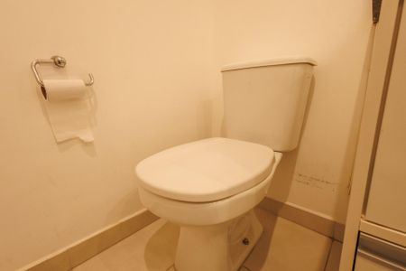 Apartamento para alugar com 65m², 2 quartos e 1 vaga Apartamento para alugar com 65m², 2 quartos e 1 vagaBanheiro Corredor