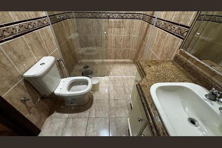 Casa à venda com 536m², 4 quartos e 11 vagas Casa à venda com 536m², 4 quartos e 11 vagasBanheiro da Suíte 2