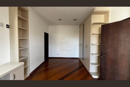Casa à venda com 536m², 4 quartos e 11 vagas Casa à venda com 536m², 4 quartos e 11 vagasSuite 3
