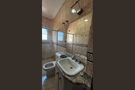 Casa à venda com 536m², 4 quartos e 11 vagas Casa à venda com 536m², 4 quartos e 11 vagasBanheiro social