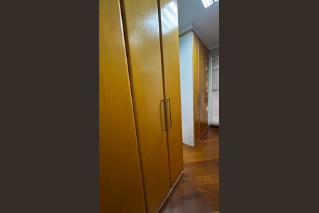 Casa à venda com 536m², 4 quartos e 11 vagas Casa à venda com 536m², 4 quartos e 11 vagasCloset da Suíte