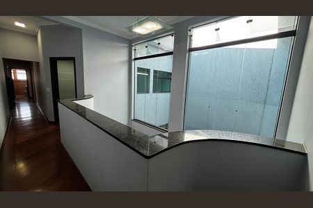 Casa à venda com 536m², 4 quartos e 11 vagas Casa à venda com 536m², 4 quartos e 11 vagasCorredor