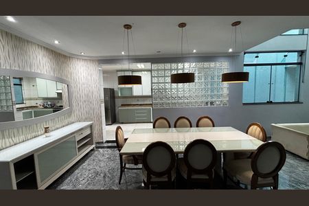 Casa à venda com 536m², 4 quartos e 11 vagas Casa à venda com 536m², 4 quartos e 11 vagasSala de Estar