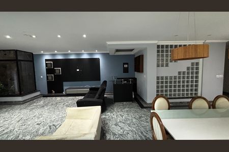 Casa à venda com 536m², 4 quartos e 11 vagas Casa à venda com 536m², 4 quartos e 11 vagasSala de Estar