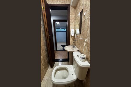 Casa à venda com 536m², 4 quartos e 11 vagas Casa à venda com 536m², 4 quartos e 11 vagasBanheiro de serviço
