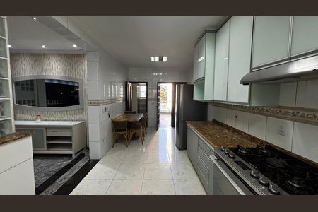 Casa à venda com 536m², 4 quartos e 11 vagas Casa à venda com 536m², 4 quartos e 11 vagasCozinha