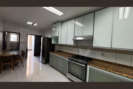 Casa à venda com 536m², 4 quartos e 11 vagas Casa à venda com 536m², 4 quartos e 11 vagasCozinha