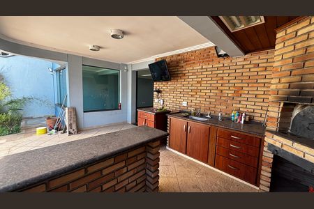 Casa à venda com 536m², 4 quartos e 11 vagas Casa à venda com 536m², 4 quartos e 11 vagasChurrasqueira - Quintal