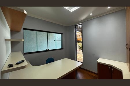 Casa à venda com 536m², 4 quartos e 11 vagas Casa à venda com 536m², 4 quartos e 11 vagasEscritório
