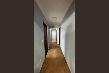 Casa à venda com 536m², 4 quartos e 11 vagas Casa à venda com 536m², 4 quartos e 11 vagasCorredor