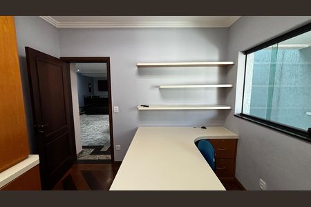 Casa à venda com 536m², 4 quartos e 11 vagas Casa à venda com 536m², 4 quartos e 11 vagasEscritório