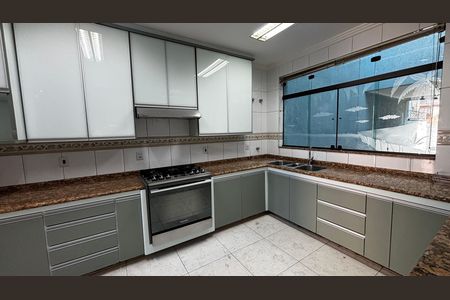 Casa à venda com 536m², 4 quartos e 11 vagas Casa à venda com 536m², 4 quartos e 11 vagasCozinha