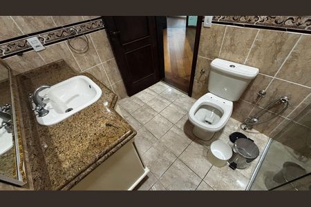 Casa à venda com 536m², 4 quartos e 11 vagas Casa à venda com 536m², 4 quartos e 11 vagasBanheiro da Suíte 2