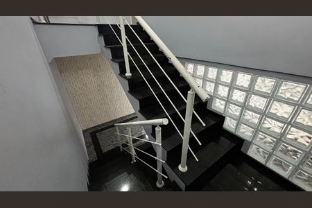 Casa à venda com 536m², 4 quartos e 11 vagas Casa à venda com 536m², 4 quartos e 11 vagasEscada