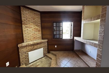 Casa à venda com 536m², 4 quartos e 11 vagas Casa à venda com 536m², 4 quartos e 11 vagasSala Lareira Sala 3