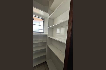 Casa à venda com 536m², 4 quartos e 11 vagas Casa à venda com 536m², 4 quartos e 11 vagasDespensa
