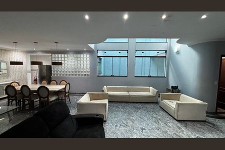 Casa à venda com 536m², 4 quartos e 11 vagas Casa à venda com 536m², 4 quartos e 11 vagasSala de Estar