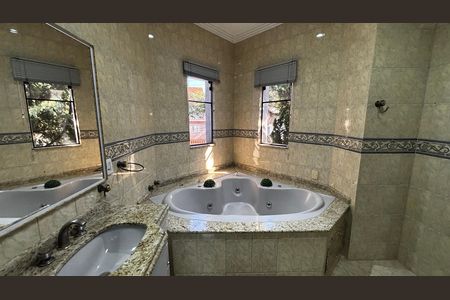 Casa à venda com 536m², 4 quartos e 11 vagas Casa à venda com 536m², 4 quartos e 11 vagasBanheiro da Suíte 1