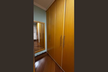 Casa à venda com 536m², 4 quartos e 11 vagas Casa à venda com 536m², 4 quartos e 11 vagasCloset da Suíte