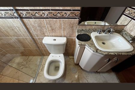 Casa à venda com 536m², 4 quartos e 11 vagas Casa à venda com 536m², 4 quartos e 11 vagasBanheiro social